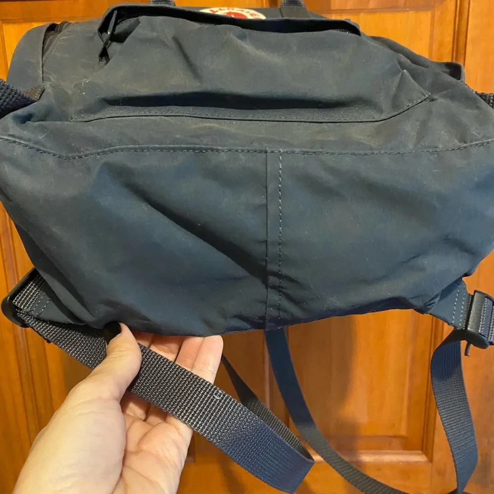 FJALLRAVEN KANKEN Navy Backpack - Picture 4 of 5